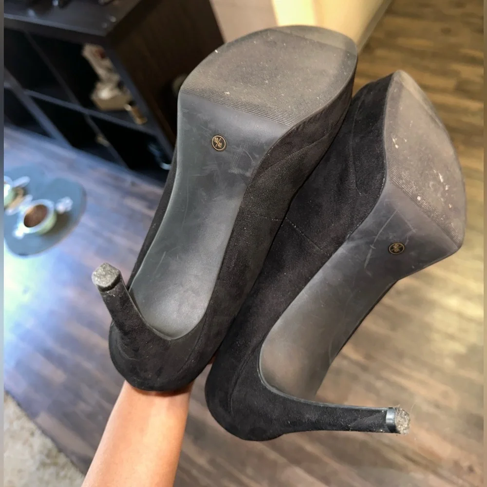 Chinese Laundry Black Suede Platform Pumps size 10